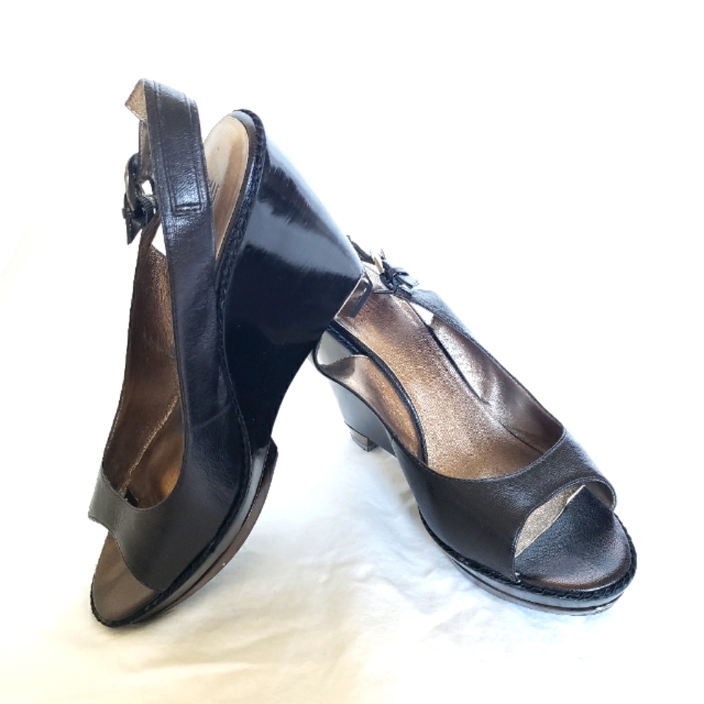 Pelle Moda Memoir Wedges